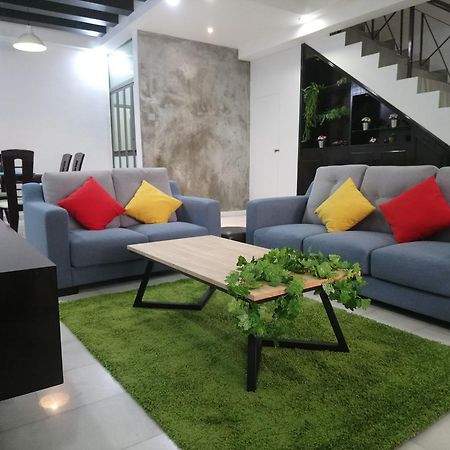 Jb Homestay Bukit Indah Wifi Ciq Mall Legoland Free Parking Джохор-Бару Экстерьер фото